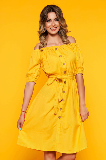 Rochie Top Secret galbena casual in clos umeri goi accesorizata cu cordon