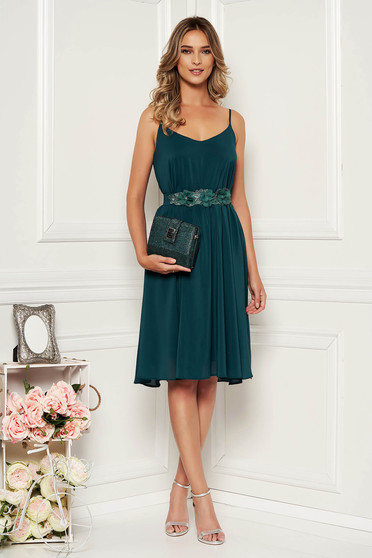 Rochie StarShinerS verde de ocazie midi din voal cu decolteu in v cu bretele accesorizata cu cordon