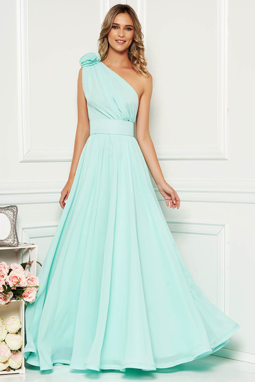 Rochie Ana Radu mint de lux din voal pe umar accesorizata cu cordon