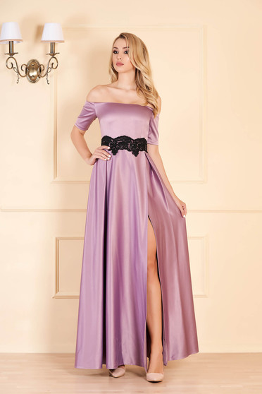 Rochie Artista lila lunga de ocazie in clos din material satinat cu insertii de broderie