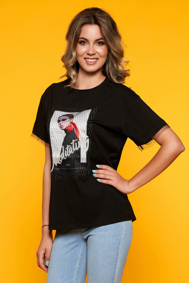 Tricou negru cu croi larg cu maneca scurta din material fin la atingere