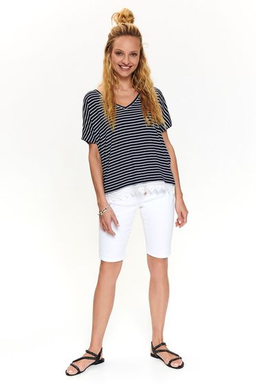 Tricou Top Secret alb casual cu croi larg cu decolteu in v cu dungi