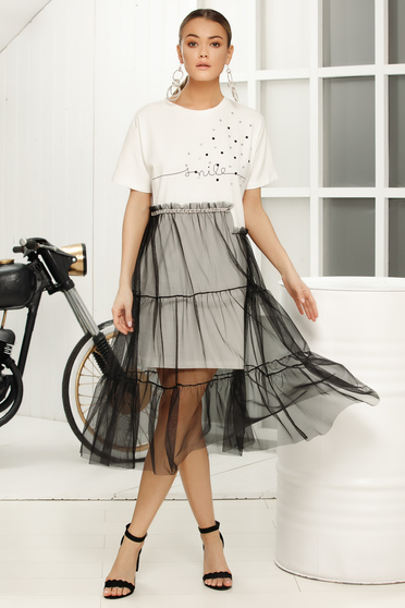 Rochie alba casual cu croi larg cu maneci scurte suprapunere cu voal