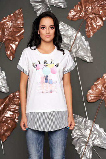 Tricou alb casual cu croi larg decolteu la baza gatului cu imprimeuri grafice