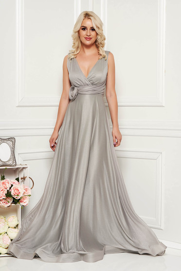 Rochie LaDonna argintie de ocazie lunga in clos cu bust buretat si decolteu adanc