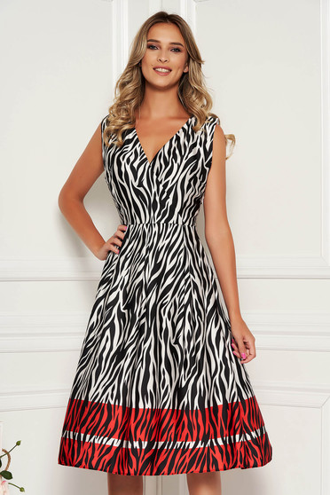 Rochie neagra de zi midi in clos cu decolteu in v accesorizata cu cordon fara maneci