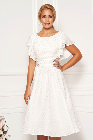 Rochie alba midi de ocazie in clos din voal cu maneci tip fluture accesorizata cu brosa