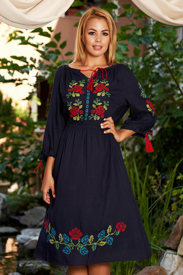 Rochie albastru-inchis midi de zi in clos cu maneca 3/4 din bumbac neelastic cu broderie florala