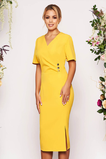 Rochie mustarie midi eleganta tip creion fara captuseala cu maneci scurte decolteu petrecut si slit frontal