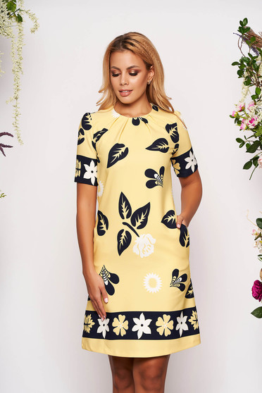 Rochie Fofy galbena scurta de zi cu croi in a cu maneci scurte si buzunare
