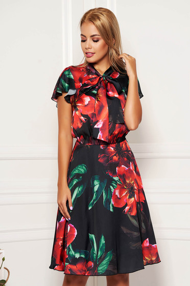Rochie PrettyGirl neagra de zi in clos din voal pe gat cu maneci tip fluture si imprimeu floral