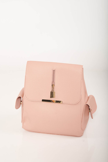 Rucsac roz casual din imitatie de piele cu buzunare laterale si bretele ajustabile
