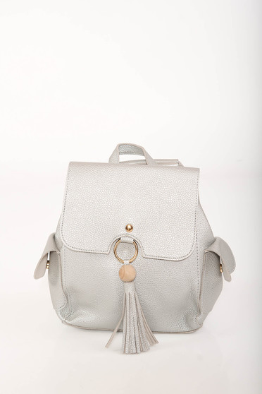 Rucsac argintiu casual din imitatie de piele cu buzunare laterale si bretele ajustabile