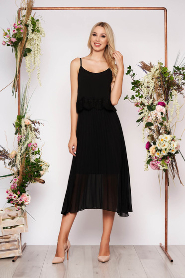Rochie SunShine neagra midi de zi din voal cu croi larg plisata cu bretele