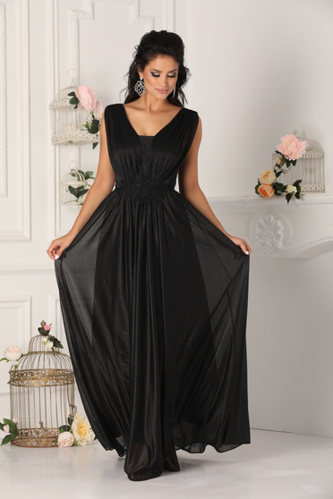 Rochie neagra de ocazie in clos din voal material stralucitor cu bust buretat si decolteu in v