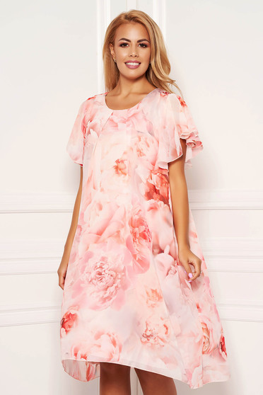 Rochie roz deschis midi de zi din voal cu decolteu rotunjit cu maneci tip fluture si imprimeu floral