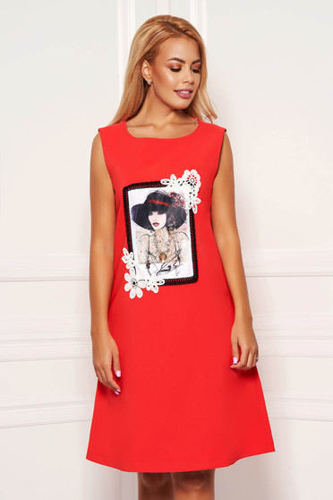 Rochie LaDonna rosie scurta de zi din stofa cu croi in a cu buzunare fara maneci cu imprimeuri grafice