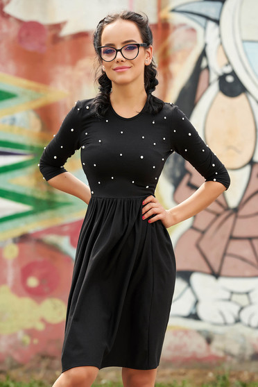 Rochie StarShinerS neagra scurta de zi in clos cu aplicatii cu perle si decolteu rotunjit