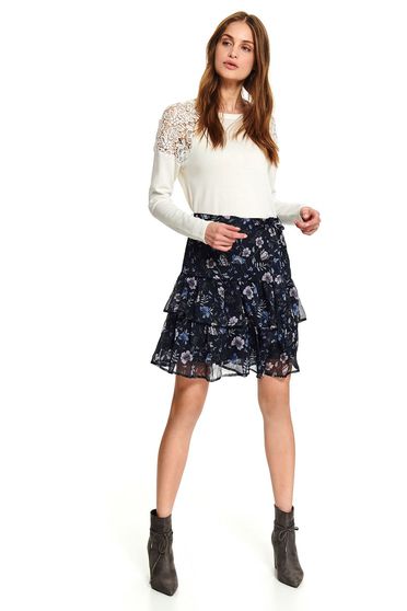 Pulover Top Secret alb casual scurt cu croi larg decolteu la baza gatului si broderie pe umeri