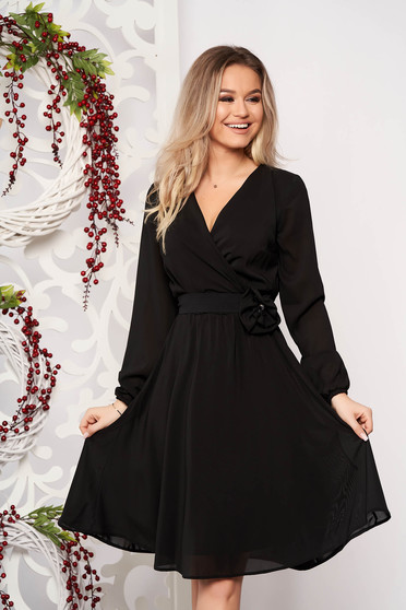 Rochie StarShinerS neagra midi de ocazie in clos din material vaporos cu elastic in talie cu maneci lungi si decolteu petrecut