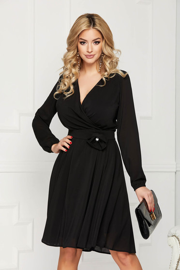 Rochie StarShinerS neagra midi de ocazie in clos din material vaporos cu elastic in talie cu maneci lungi si decolteu petrecut