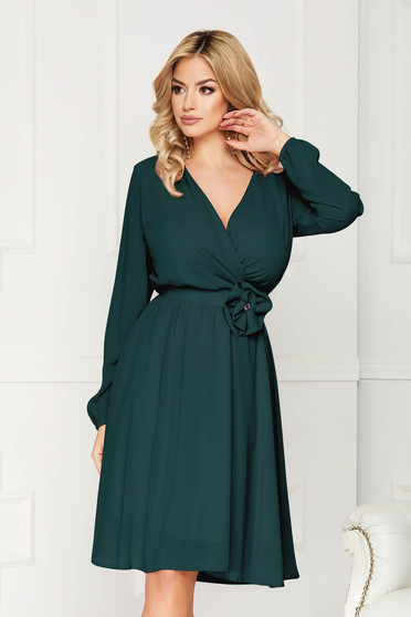 Rochie StarShinerS verde midi de ocazie in clos din material vaporos cu elastic in talie cu maneci lungi si decolteu petrecut