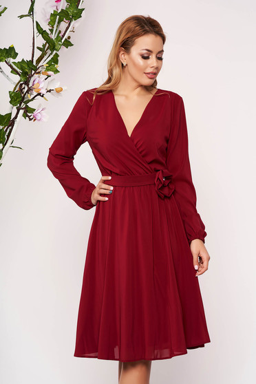 Rochie StarShinerS visinie midi de ocazie in clos din material vaporos cu elastic in talie cu maneci lungi si decolteu petrecut