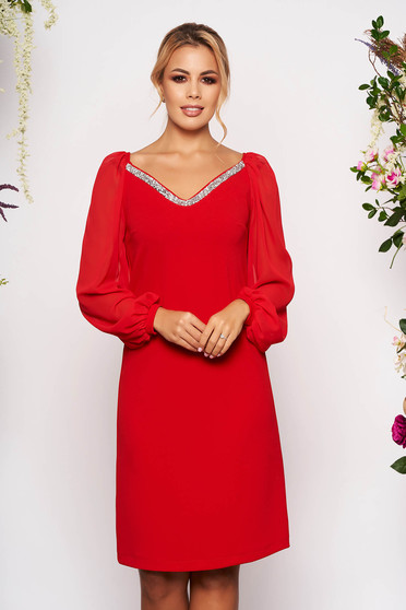 Rochie StarShinerS rosie scurta de ocazie cu un croi drept din scuba elastica cu maneci din voal cu decolteu in v accesorizata cu pietre stras