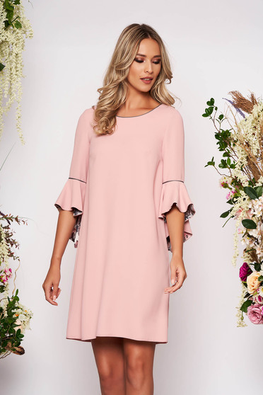 Rochie StarShinerS roz prafuit scurta eleganta cu croi larg cu decolteu la baza gatului cu maneci trei-sferturi tip clopot fara captuseala