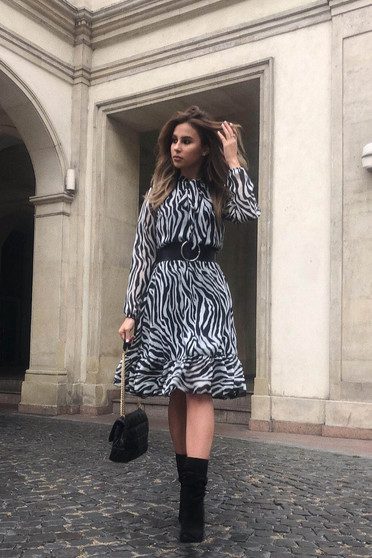 Rochie StarShinerS alba eleganta midi in clos din material vaporos cu maneci lungi cu elastic in talie captusita pe interior