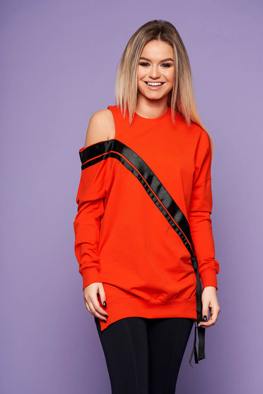 Bluza dama portocalie casual din bumbac cu maneca lunga decolteu la baza gatului si un umar descoperit