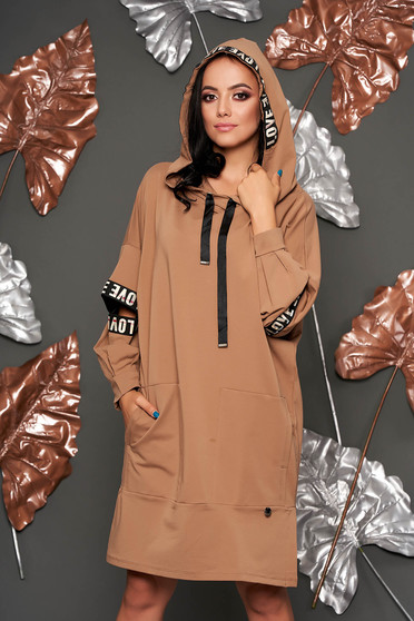 Rochie cappuccino casual cu croi larg scurta din bumbac cu gluga si buzunare