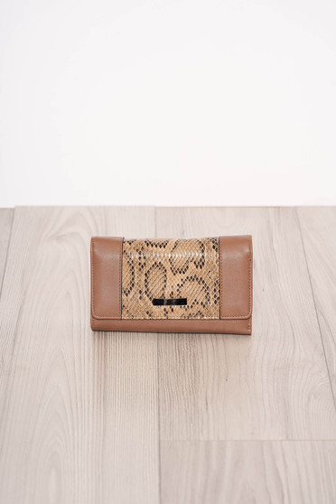 Portofel cappuccino snake print cu mai multe compartimente si inchidere cu capsa magnetica