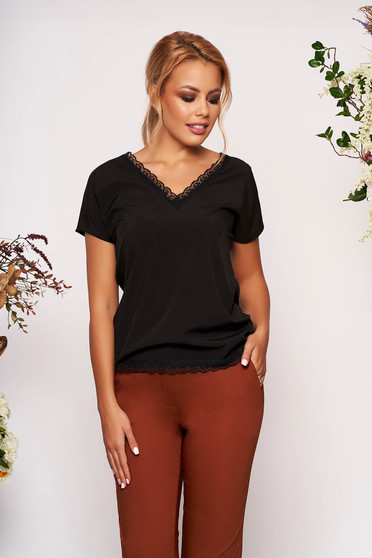 Bluza dama neagra eleganta scurta cu croi larg cu decolteu in v si aplicatii de dantela