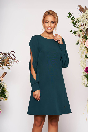 Rochie verde eleganta scurta cu croi in a cu decolteu la baza gatului si maneci lungi decupate