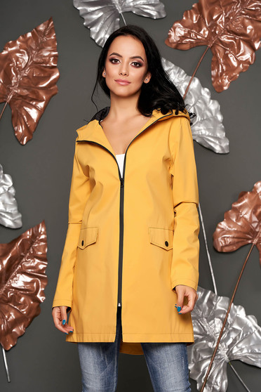 Trench de ploaie SunShine mustariu casual scurt captusit pe interior cu maneca lunga si buzunare