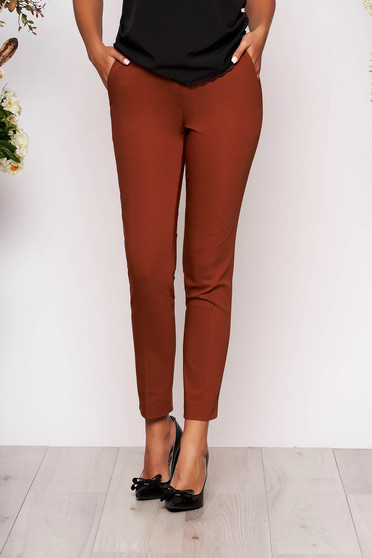 Pantaloni caramizii lungi eleganti cu talie medie conici din stofa subtire cu buzunare