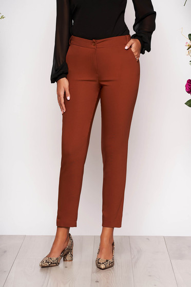 Pantaloni caramizii lungi eleganti cu talie medie conici din stofa subtire cu buzunare