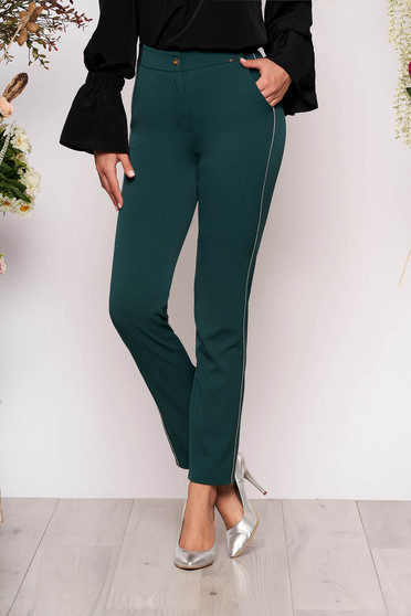 Pantaloni verde inchis conici eleganti din stofa cu elastic in talie cu buzunare si aplicatii metalice
