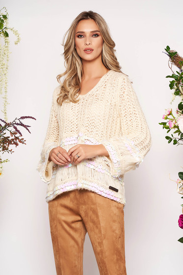 Pulover crem scurt casual cu croi larg din material tricotat cu decolteu in v cu aplicatii cu paiete