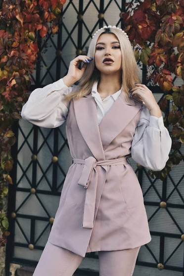 Compleu roz prafuit elegant din 2 piese cu pantalon din stofa subtire cu cordon detasabil