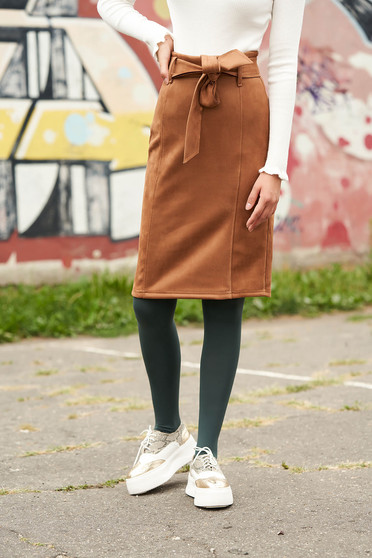 Fusta SunShine maro casual midi tip creion imitatie de piele de caprioara fara captuseala cu fundita in talie