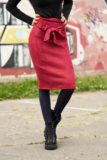 Fusta SunShine zmeura casual midi tip creion imitatie de piele de caprioara fara captuseala cu fundita in talie