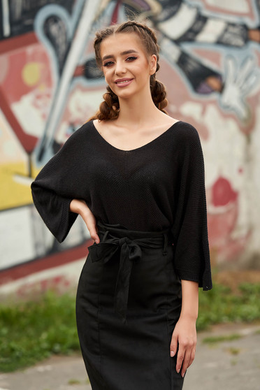 Pulover SunShine negru scurt casual cu croi larg din material tricotat cu decolteu in v si maneci largi