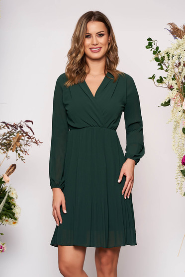 Rochie SunShine verde-inchis scurta eleganta plisata in clos din voal cu decolteu petrecut in v