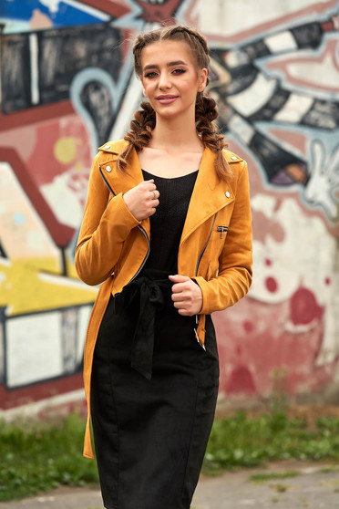 Geaca SunShine mustarie casual scurta din imitatie de piele cu buzunare accesorizata cu o catarama metalica