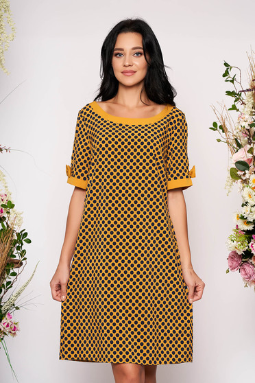 Rochie mustarie scurta de zi cu croi larg cu maneci scurte cu buzunare fara captuseala cu buline