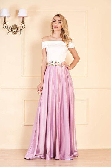 Rochie Artista roz deschis de ocazie in clos din material satinat cu insertii de broderie
