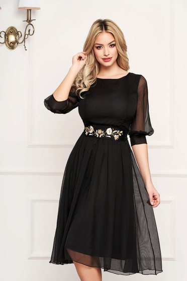 Rochie StarShinerS neagra midi de ocazie in clos din material vaporos cu maneci trei-sferturi cu decolteu rotunjit si cordon detasabil