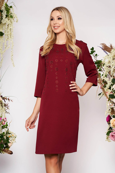 Rochie visinie eleganta midi cu un croi drept din stofa subtire cu maneci trei-sferturi cu aplicatii din margele si pietre strass